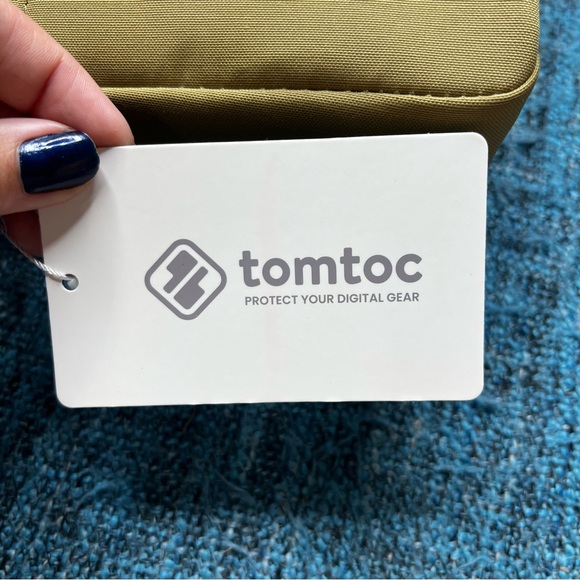 Tomtoc Versatile Switch Daily Crossbody Bag in Khaki - Picture 5 of 9